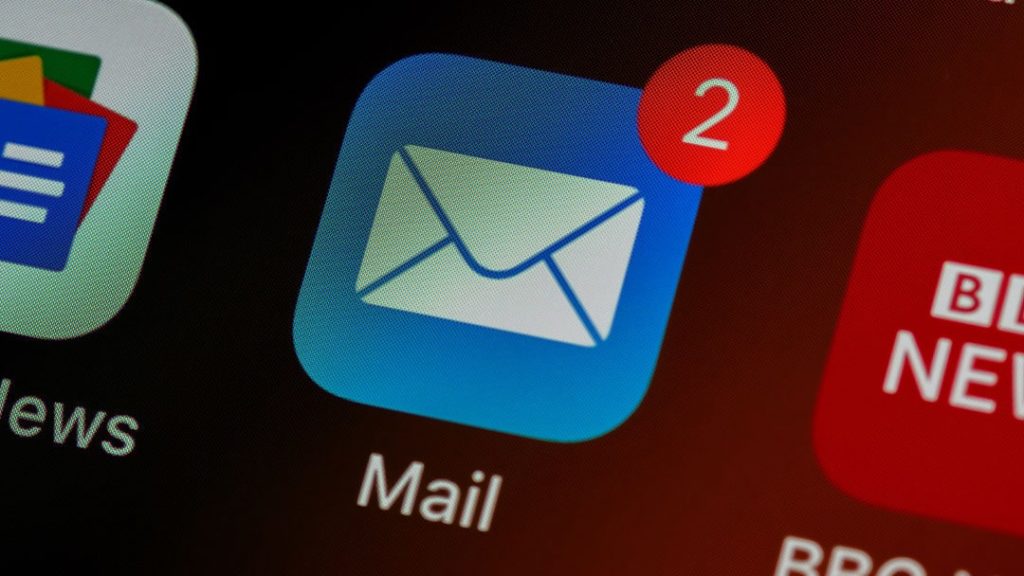 Iphone mail app with two notifications